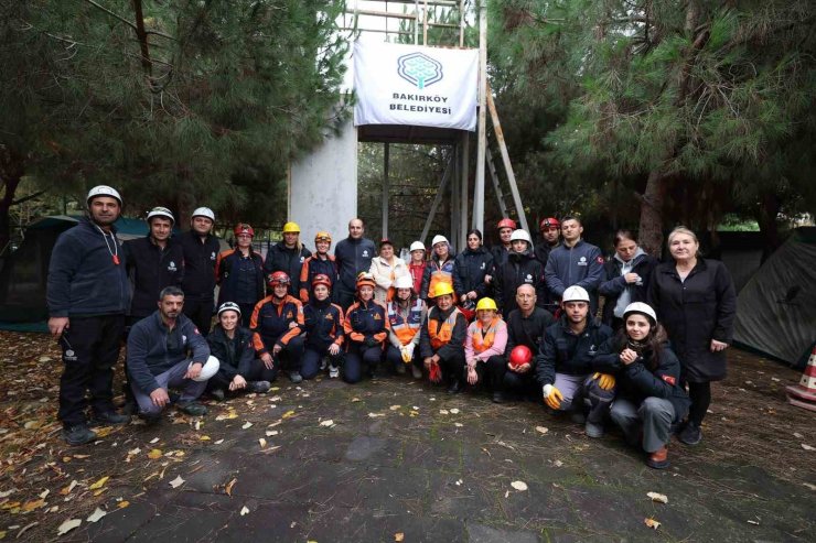 BAKIRKÖY’DE ’AFETE HAZIRLIK GÜNÜ’NDE TATBİKAT GERÇEKLEŞTİRİLDİ