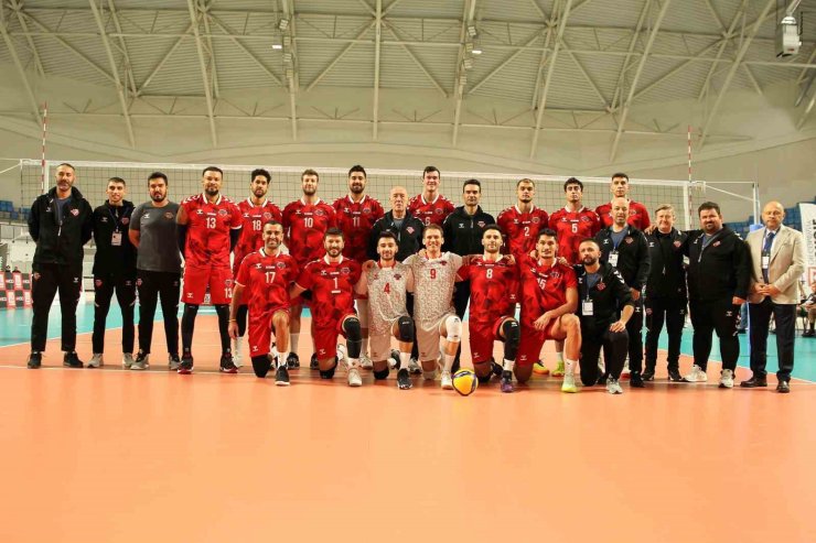 CEV CHALLENGE KUPASI: NEFTOHİMİK: 0 - SPOR TOTO: 3