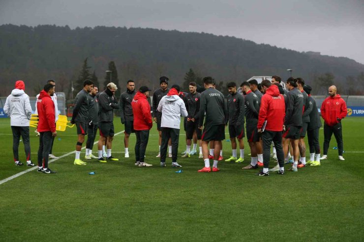 A MİLLİ FUTBOL TAKIMI, GALLER MAÇI HAZIRLIKLARIN SÜRDÜRDÜ