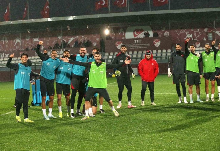 A MİLLİ FUTBOL TAKIMI, GALLER MAÇI HAZIRLIKLARIN SÜRDÜRDÜ