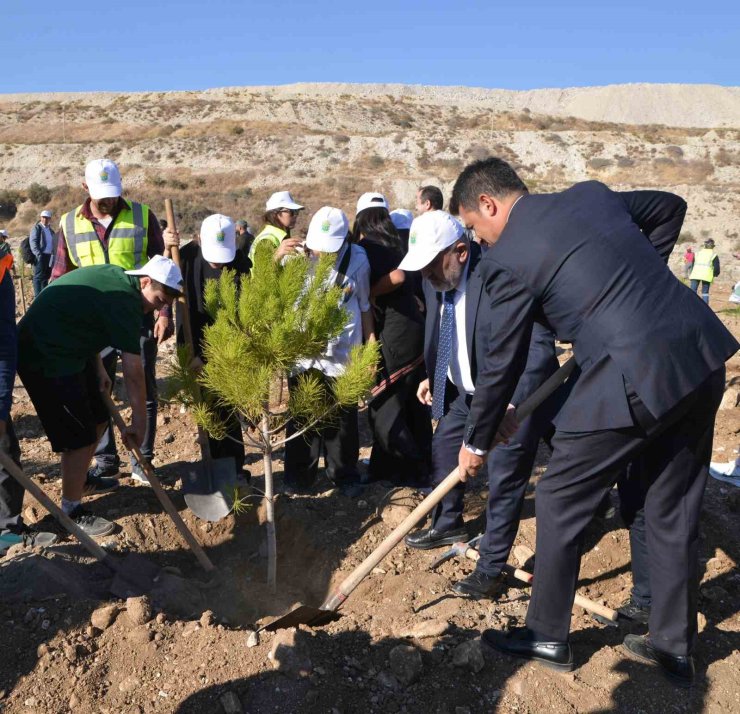 CUMHURİYET TARİHİNİN EN BÜYÜK MADEN REHABİLİTASYONU: 511 HEKTAR DOĞAYA KAZANDIRILIYOR