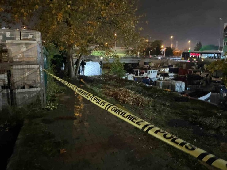 KÜÇÜKÇEKMECE MENEKŞE DERESİ’NDE KADIN CESEDİ BULUNDU