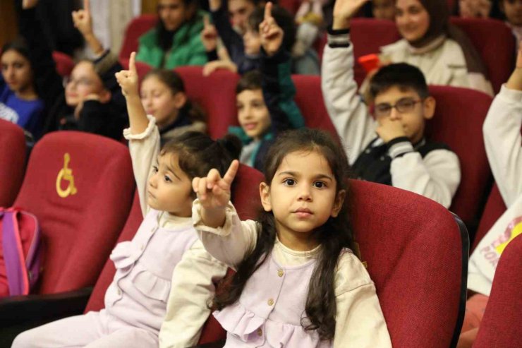 BAĞCILAR’DA ÖĞRENCİLER ARA TATİLDE HEM EĞLENİYOR HEM ÖĞRENİYOR