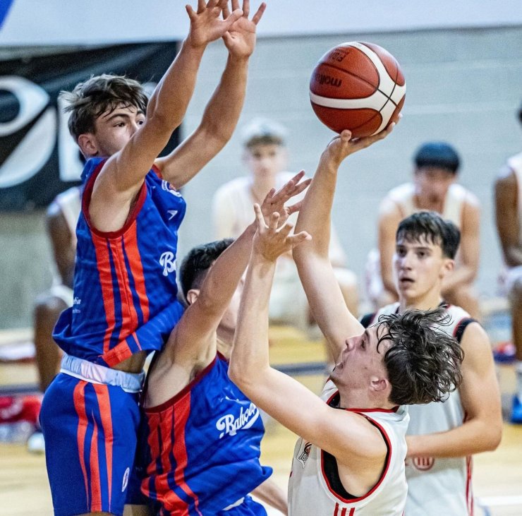 BAHÇEŞEHİR KOLEJİ U16 BASKETBOL TAKIMI, AVRUPA’NIN EN İYİLERİYLE MÜCADELE ETTİ