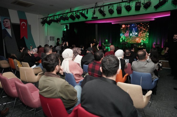 BELEDİYE İŞÇİLERİNDEN OLUŞAN ‘RİTİM BEYOĞLU’ GRUBUNDAN ETKİLEYİCİ PERFORMANS