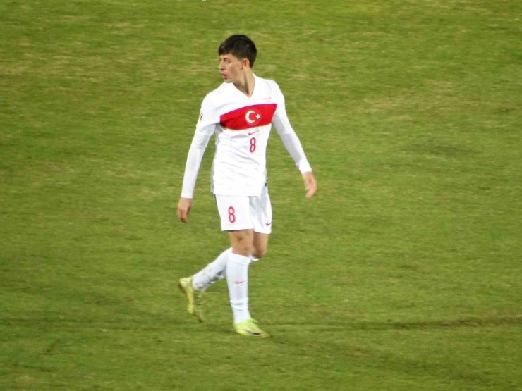 UEFA ULUSLAR LİGİ: KARADAĞ: 2 - TÜRKİYE: 1 (İLK YARI)