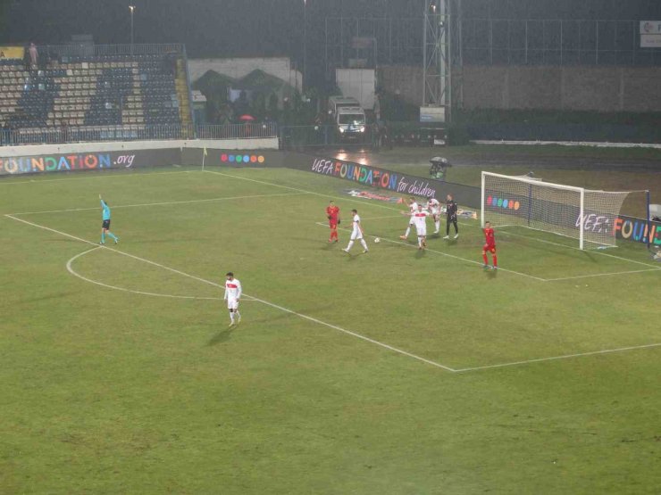 UEFA ULUSLAR LİGİ: KARADAĞ: 2 - TÜRKİYE: 1 (İLK YARI)