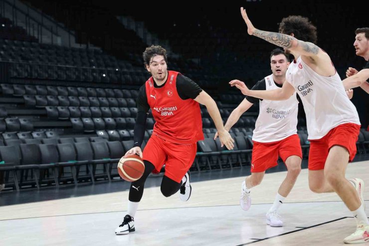 A MİLLİ ERKEK BASKETBOL TAKIMI, MACARİSTAN KARŞISINDA