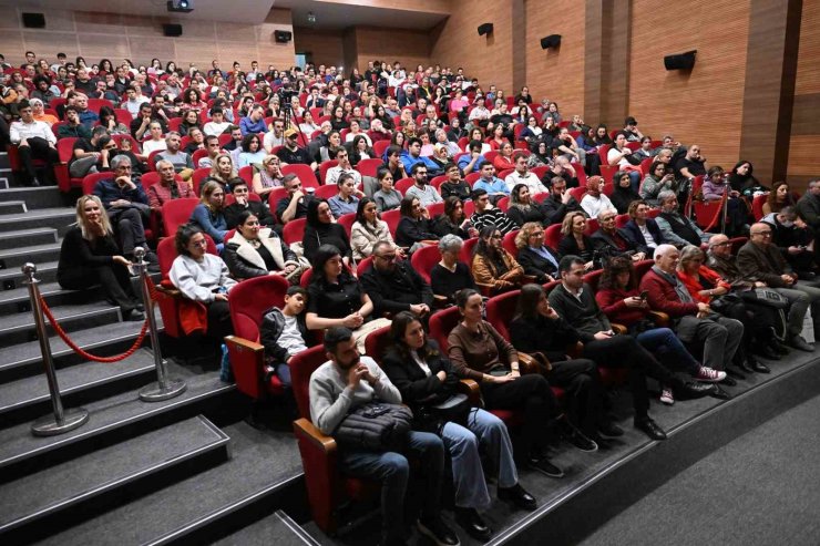 ŞİŞLİ’DE PROF. DR. İLBER ORTAYLI, NAZIM HİKMET’İ ANLATTI