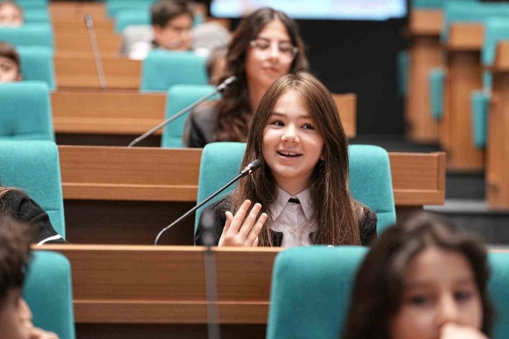 ÜSKÜDAR’DA ‘ÇOCUK GÖZÜ İLE ÜSKÜDAR’ ÇOCUK MECLİSİ DÜZENLENDİ