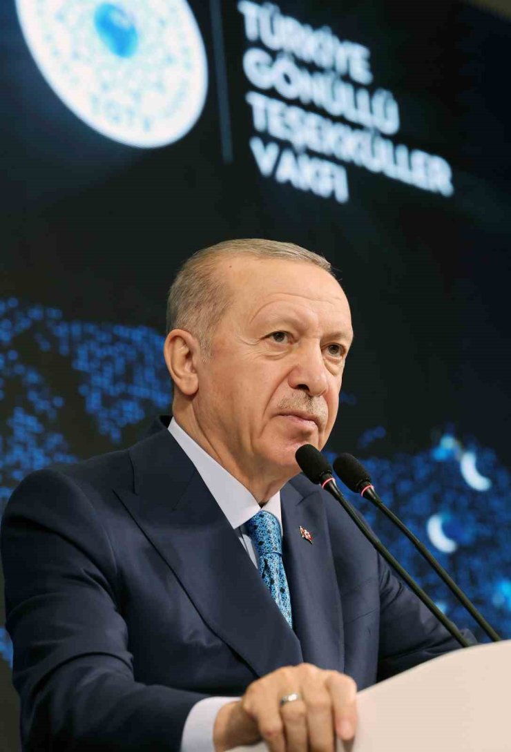 CUMHURBAŞKANI ERDOĞAN: "İNSANLIĞIN TÜM KURUMLARIYLA KAN KAYBETTİĞİ DÖNEMDEYİZ"