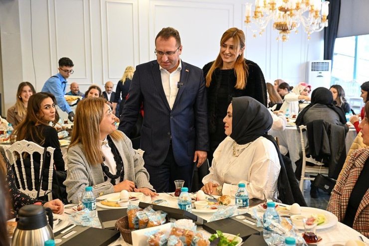 BAŞKAN BAHÇETEPE ÖĞRETMENLER GÜNÜ’NÜ KUTLADI