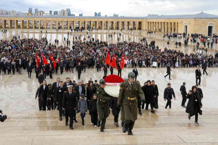 ’24 KASIM’ ÖNCESİ BAŞÖĞRETMEN ATATÜRK’E ANLAMLI ZİYARET