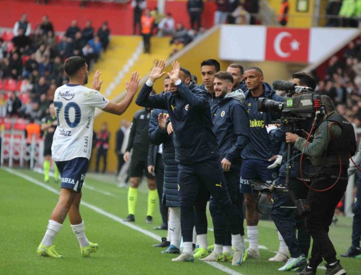 FENERBAHÇE’DEN LİGDE ÜST ÜSTE 4. GALİBİYET