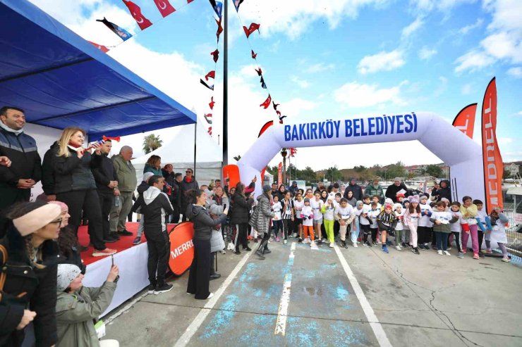 BAKIRKÖY’DE ÖĞRETMENLER GÜNÜ KOŞUSU DÜZENLENDİ