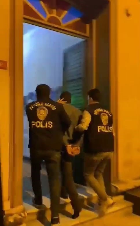 BEYOĞLU’NDA İETT ŞOFÖRÜNE KALDIRIM TAŞLI SALDIRI KAMERA