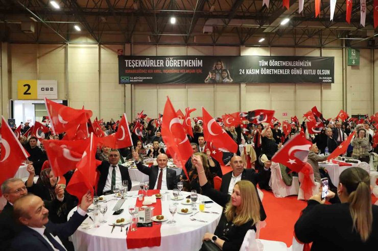 BÜYÜKÇEKMECE’DE BİNLERCE ÖĞRETMEN "ÖĞRETMENLER GÜNÜ BALOSU"NDA BULUŞTU