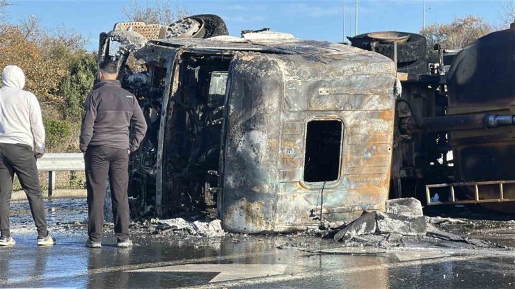 İSTANBUL HAVALİMANI KAVŞAĞINDA HAFRİYAT KAMYONU YANDI