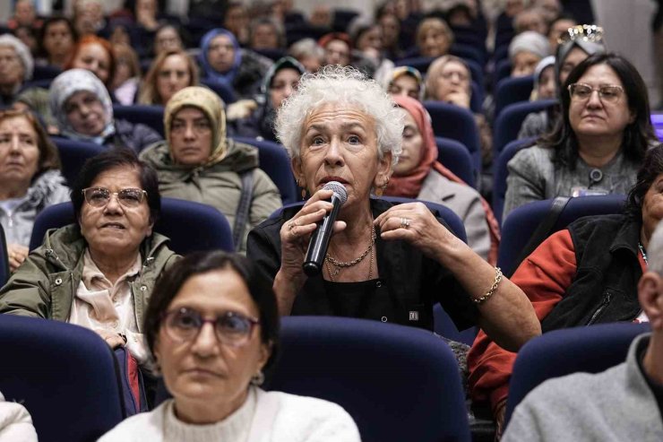 ÜSKÜDAR BELEDİYESİ’NDEN “KADINA YÖNELİK ŞİDDETE KARŞI FARKINDALIK ETKİNLİĞİ”