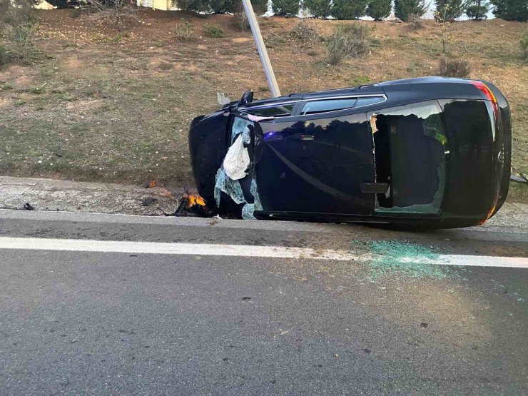 ÜMRANİYE’DE OTOMOBİL TAKLA ATTI: 1 YARALI