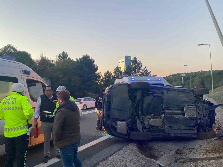 ÜMRANİYE’DE OTOMOBİL TAKLA ATTI: 1 YARALI