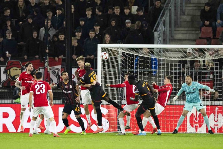 UEFA AVRUPA LİGİ: AZ ALKMAAR: 1 - GALATASARAY: 1 (İLK YARI)