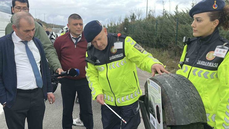 İSTANBUL’DA JANDARMA’DAN SÜRÜCÜLERE KIŞ LASTİĞİ VE GÜVENLİ SÜRÜŞ UYARISI