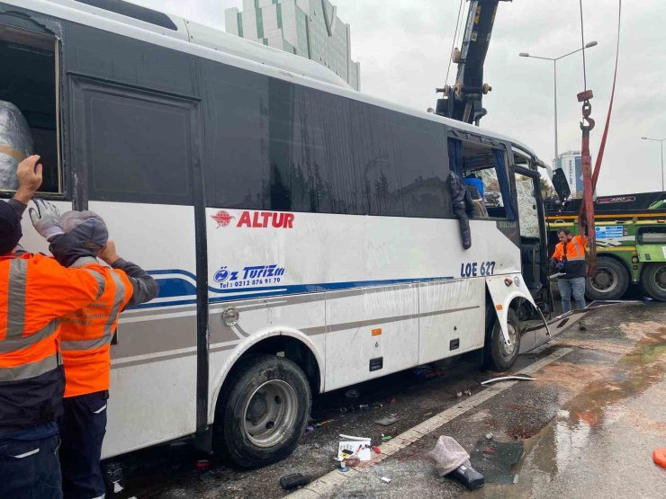 MALTEPE’DE MİNİBÜS DEVRİLDİ: 1 ÖLÜ, 7 YARALI