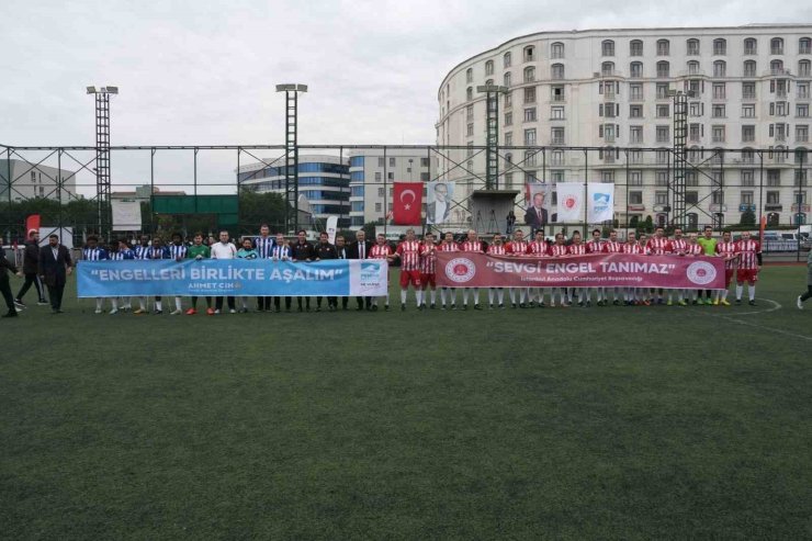 EDİN DZEKO İLE BARIŞ ALPER, DÜNYA ENGELLİLER GÜNÜ İÇİN PENDİK’TE SAHAYA ÇIKTI