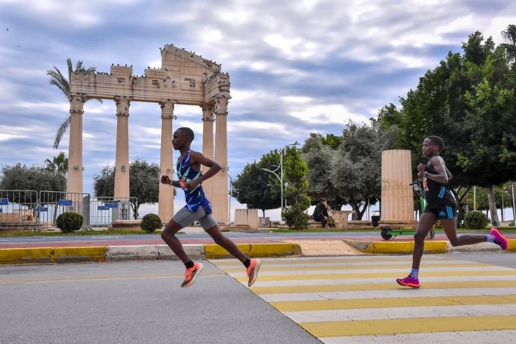 ULUSLARARASI MERSİN MARATONU, REKOR KATILIMLA BU YIL 6. KEZ KOŞULACAK