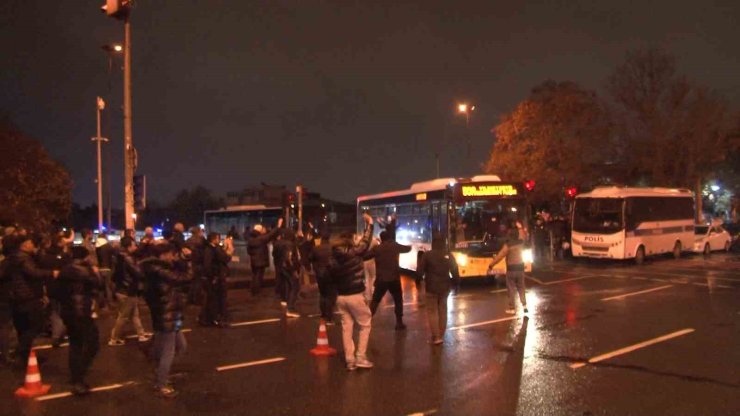 ÖZEL HALK OTOBÜSÜ ESNAFINDAN SARAÇHANE’DE İBB’YE PROTESTO