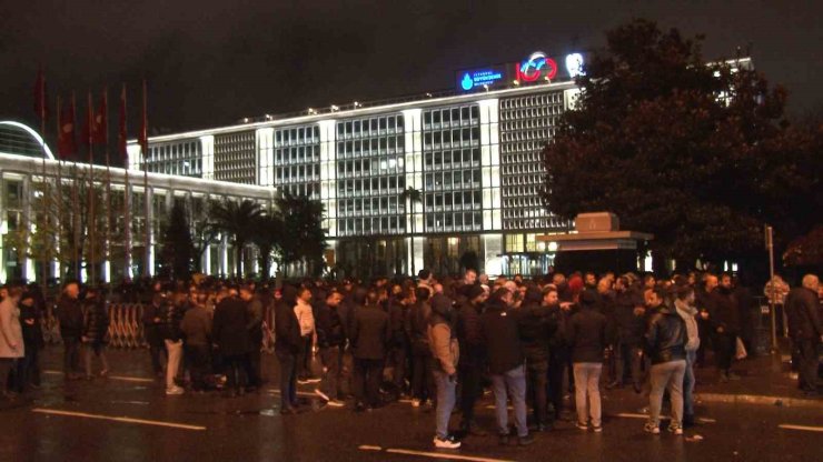 ÖZEL HALK OTOBÜSÜ ESNAFINDAN SARAÇHANE’DE İBB’YE PROTESTO