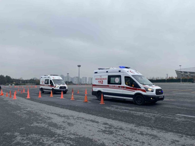 İSTANBUL’UN AMBULANS SÜRÜCÜLERİNİN ZORLU EĞİTİMİ, İSTEKLERİ İSE "DUYARLI OLUNMASI"