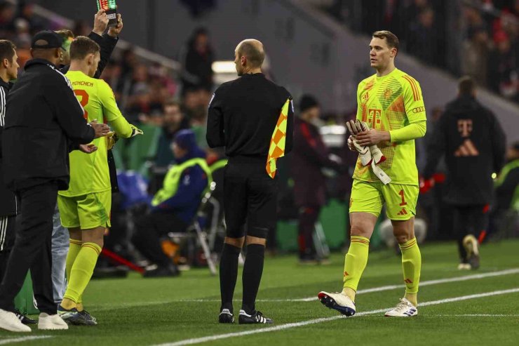 MANUEL NEUER, KARİYERİNDEKİ İLK KIRMIZI KARTI GÖRDÜ