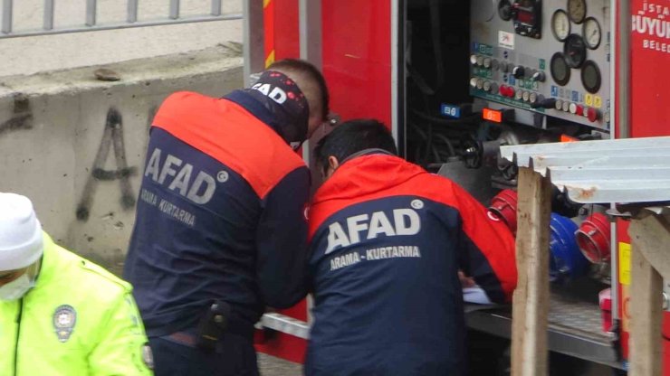 PENDİK’TE BARİYERLERE ÇARPAN TANKERDEN TUZ RUHU DÖKÜLDÜ