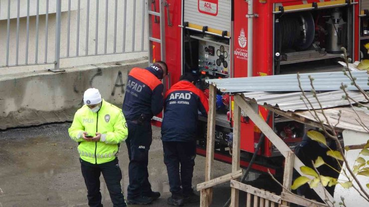 PENDİK’TE BARİYERLERE ÇARPAN TANKERDEN TUZ RUHU DÖKÜLDÜ