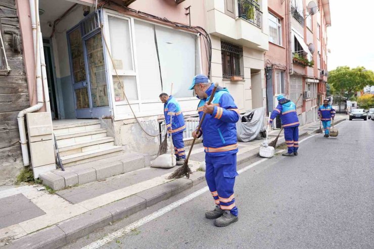 ÜSKÜDAR BELEDİYESİ TEMİZLİK ÇALIŞMALARINI YOĞUN BİR ŞEKİLDE SÜRDÜRÜYOR