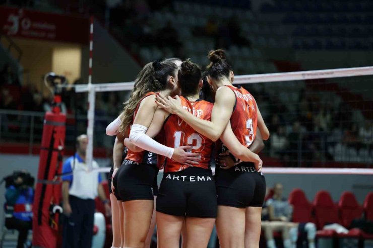 ECZACIBAŞI DYNAVİT, CEV ŞAMPİYONLAR LİGİ’NDE ÇEYREK FİNALDE