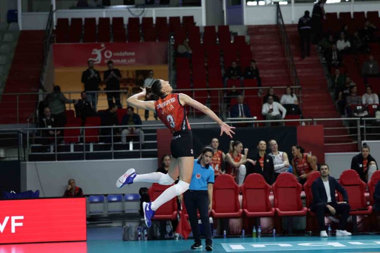 ECZACIBAŞI DYNAVİT, CEV ŞAMPİYONLAR LİGİ’NDE ÇEYREK FİNALDE