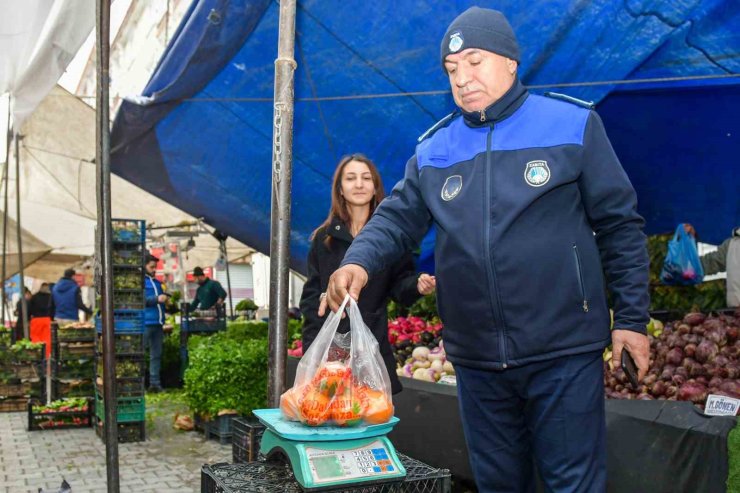 ESENYURT’TA GÜVENLİ ALIŞVERİŞ İÇİN PAZARLAR DENETLENİYOR