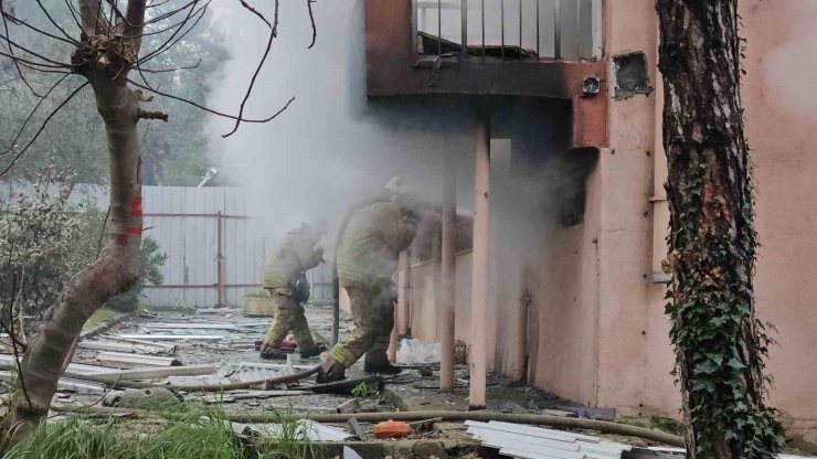 BEŞİKTAŞ’TA SİGARASINI SÖNDÜRMEDEN ATTI, 8 KATLI BİNANIN KAZAN DAİRESİNDE YANGIN ÇIKTI