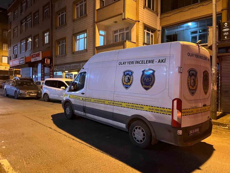 BAĞCILAR’DA KIRAATHANEDE OTURAN ADAMA SİLAHLI SALDIRI: 1 ÖLÜ