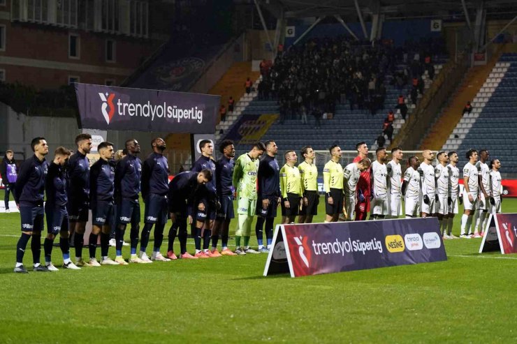 TRENDYOL SÜPER LİG: KASIMPAŞA: 0 - EYÜPSPOR: 0 (İLK YARI)