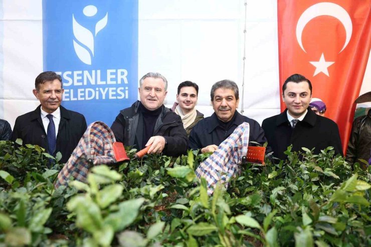 ESENLER’DE ULUSLARARASI DÜNYA ÇAY GÜNÜ’NE ÖZEL ÇAY İKRAMI YAPILDI