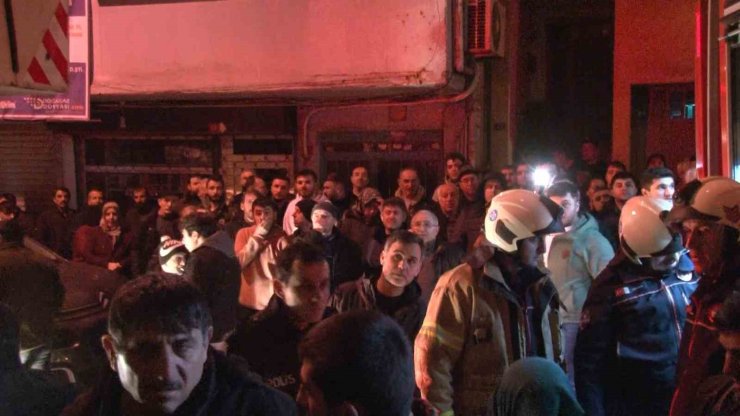 BEYOĞLU’NDA GECEKONDU YANGININDA MEYDANA GELEN PATLAMA PANİĞE NEDEN OLDU