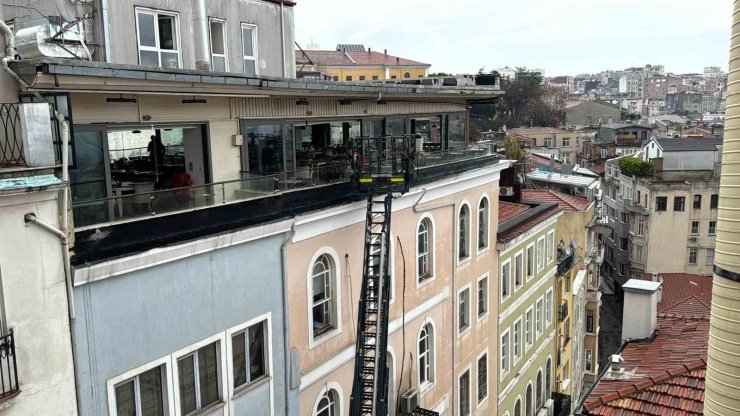 BEYOĞLU’NDA MASONLAR BÜYÜK LOCASI DERNEĞİ’NDE YANGIN