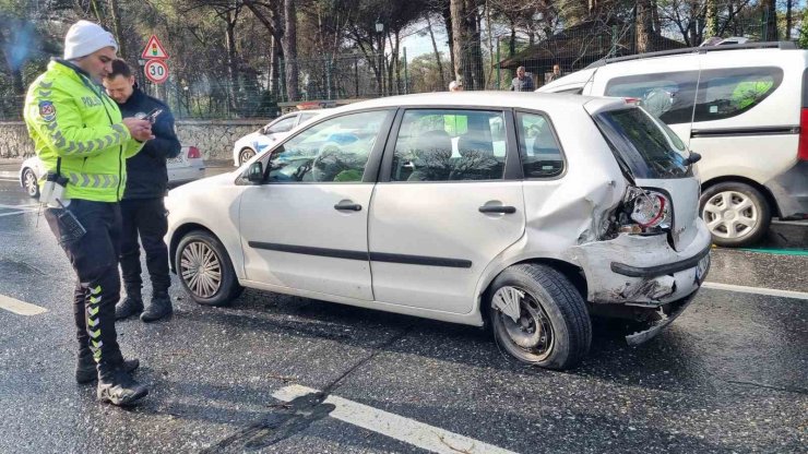 SARIYER’DE MAKAS ATAN SÜRÜCÜ KAZAYA NEDEN OLDU: 2 YARALI