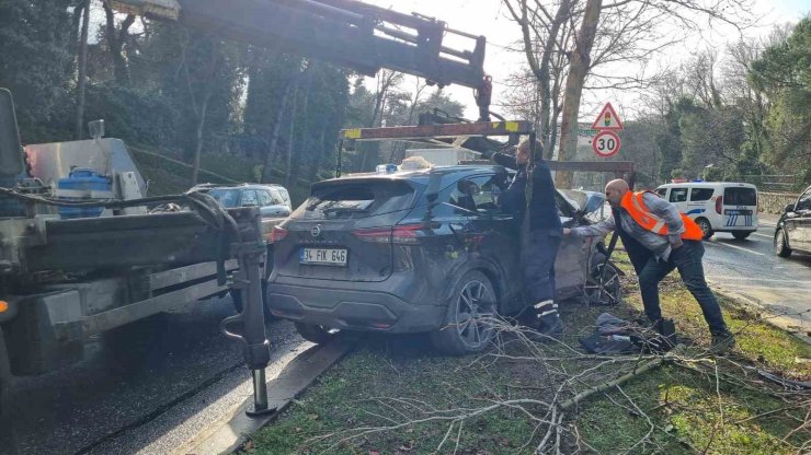 SARIYER’DE MAKAS ATAN SÜRÜCÜ KAZAYA NEDEN OLDU: 2 YARALI