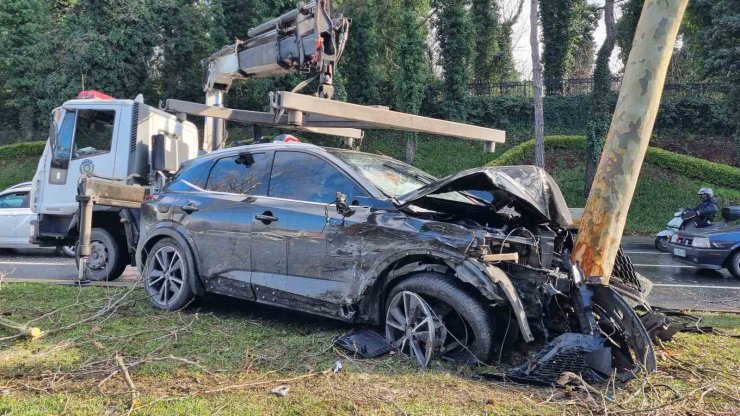 SARIYER’DE MAKAS ATAN SÜRÜCÜ KAZAYA NEDEN OLDU: 2 YARALI