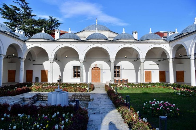 FATİH BELEDİYESİ’NDEN AKADEMİK VE KÜLTÜREL HAYATA DESTEK